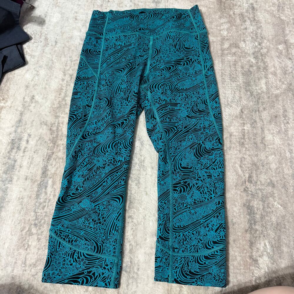 Lululemon Pace Rival Crop Run:Inspire World Swirl Teal‎ & black capris sz 6